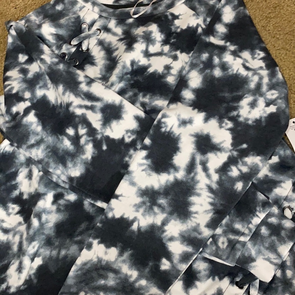 size small NWT a.n.a sweater. tie dye with stitch detailing on sides